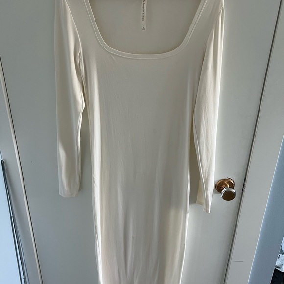 Babaton Bodycon Long-Sleeve Maxi Dress - Picture 5 of 5